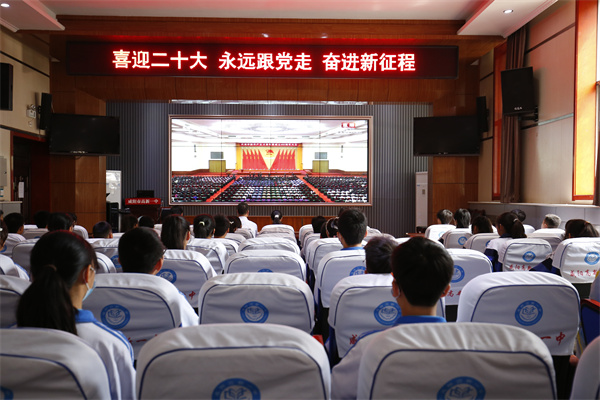 喜迎二十大 永远跟党走 奋进新征程——咸阳市高新一中组织观看庆祝共青团成立100周年大会暨少先队员离队入团仪式