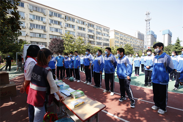 咸阳市高新一中开展“5.20中国学生营养日”宣传教育活动
