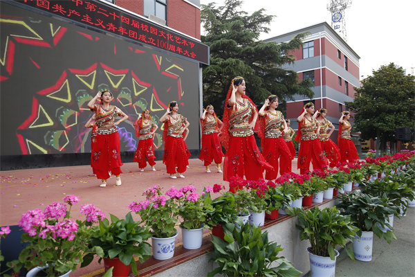 咸阳市高新一中庆祝中国共产主义青年团成立100周年暨第24届校园文化艺术节成功举办