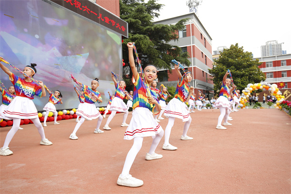 同心逐梦 一起向未来 喜迎二十大——咸阳市高新一中隆重举行少先队入队仪式暨“庆六一”文艺汇演