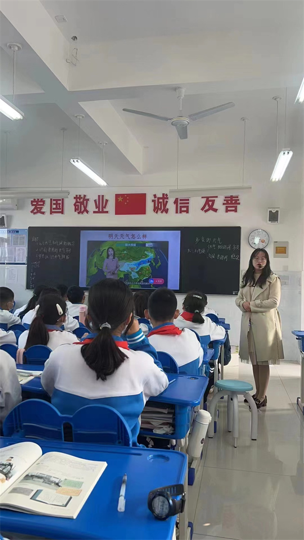 赛教课堂显风采 三尺讲台绽芳华 ——咸阳市高新一中初中部政史地组开展赛教活动
