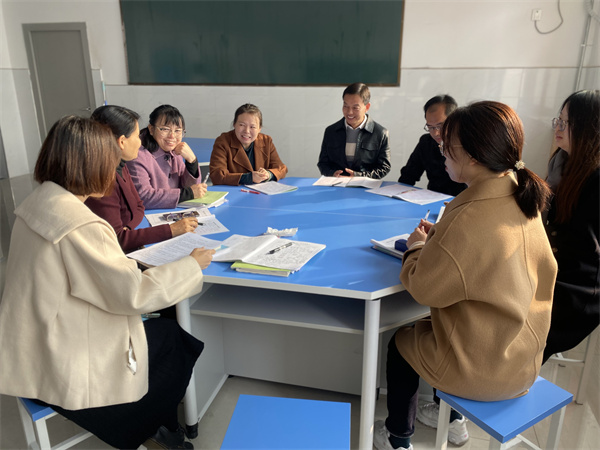 数据把脉促精准教学——咸阳市高新一中初中部开展语文教研活动