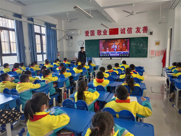 增强消防意识 守护平安校园——咸阳市高新一中组织收看“2023年春季全国中小学消防安全公开课”