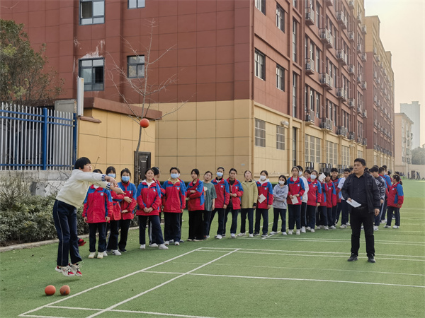 青春贯长虹 勇锐盖怯懦——咸阳市高新一中初中部综合组九年级开展体育大练兵