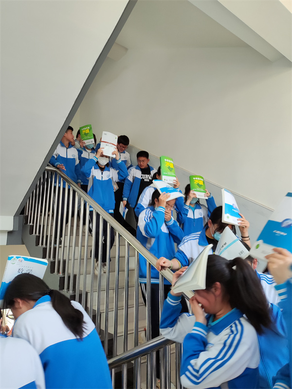 安不忘危 防患未然 ——咸阳市高新一中初中部开展紧急疏散演练活动