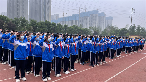 努力学习 不负韶华——咸阳市高新一中初中部举办期中考试表彰大会