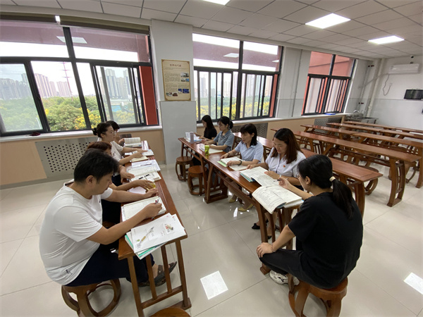 行稳致远 精进教研——咸阳市高新一中初中部开展数学教研活动