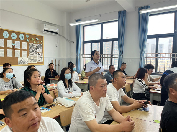 家校携手 共育花开——咸阳市高新一中高中部召开高一年级家长会