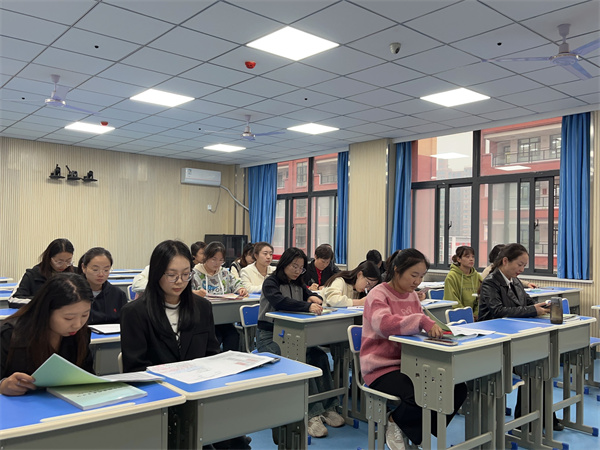 踔厉奋楫 扬帆起航——咸阳市高新一中初中部召开七年级第一次作业检测质量分析会