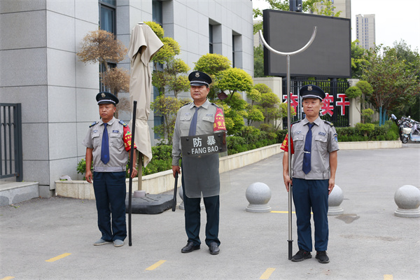 平凡岗位上的不凡之光——咸阳市高新一中保安团队的暖心行动