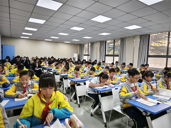 名师引领促教学 扎实常规提质量——咸阳市高新一中小学部开展名师示范课活动