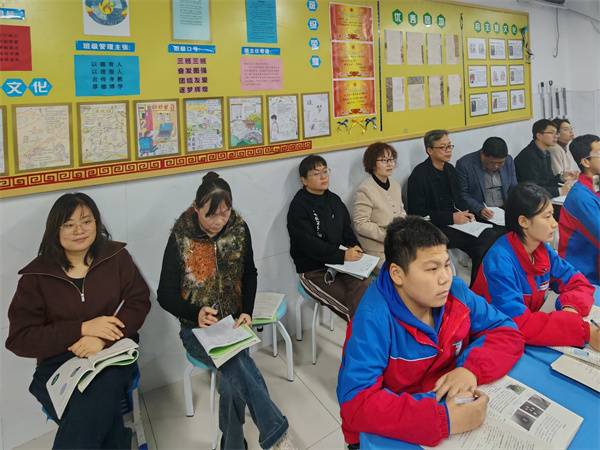 示范之堂 教学之光——咸阳市高新一中初中部举办理化生教研组优秀教师示范课活动