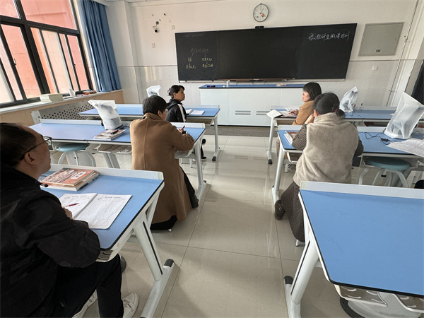 “微”而不凡 “课”促成长——咸阳市高新一中初中部开展语文教研组微课培训活动