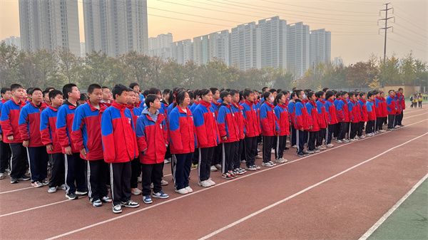 点燃学习战火 共逐梦想之峰——咸阳市高新一中初中部举办八年级班级挑战赛