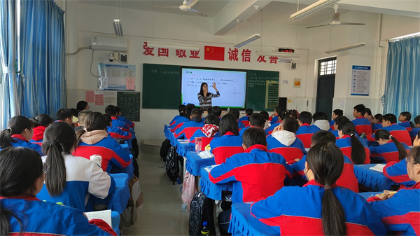 五三三思维提升课之一次函数与图形面积——咸阳市高新一中初中部开展数学教研活动