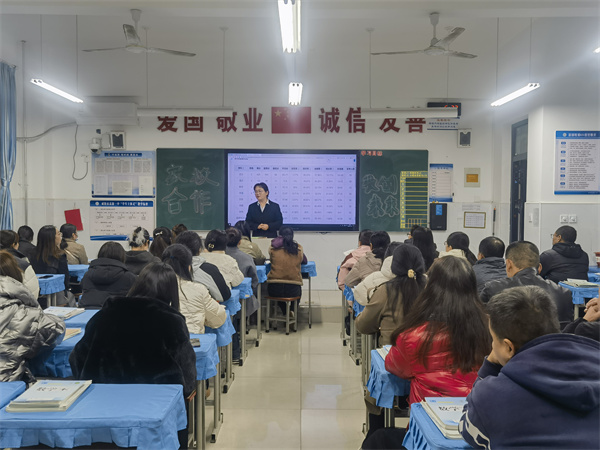 携手共进 筑梦未来——咸阳市高新一中初中部举办家长会