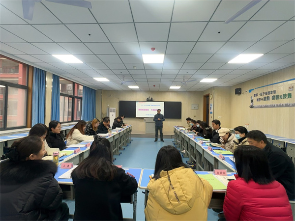 聚焦班级管理 共享教育智慧——咸阳市高新一中初中部举办2024-2025学年度第一学期班主任论坛
