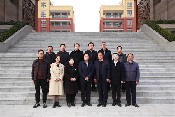 共话教育新篇 携手同向未来——彬州市弥李军名校长工作室来我校开展观摩交流活动