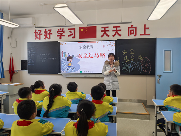 细致入微护安全——咸阳市高新一中小学部开展安全教育主题活动