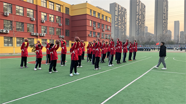 聚社团之光 铸卓越锋芒——咸阳市高新一中初中部举办优秀社团展示活动