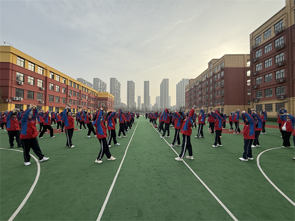 体育运动强体魄 阳光体测展风采——咸阳市高新一中初中部举办2025届九年级中考体育第二次模拟测试