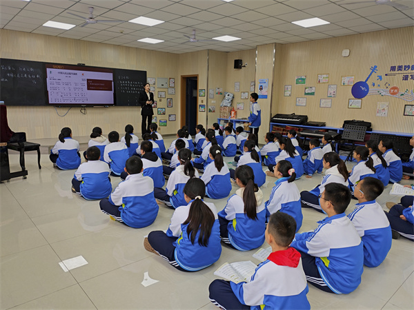 聚焦核心素养 党员先行示范&mdash;&mdash;咸阳市高新一中初中部开展党员示范课活动