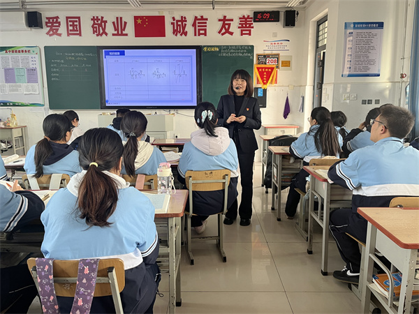 党旗引领守初心 三尺讲台践使命&mdash;&mdash;咸阳市高新一中高中部开展数学组党员教师示范课活动