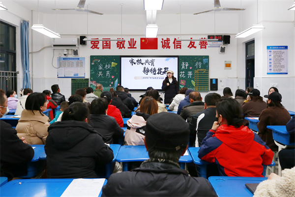 家校同心筑梦行 静待花开向未来&mdash;&mdash;咸阳市高新一中初中部期中家长会顺利召开