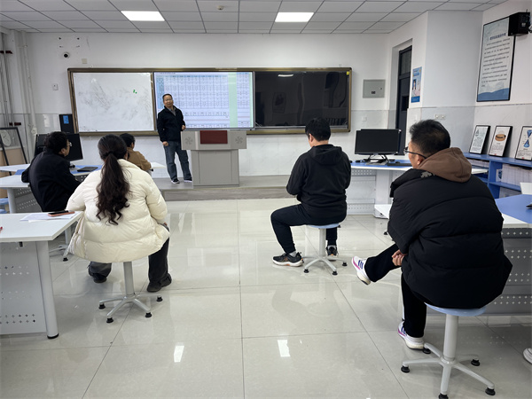 凝心聚力定方向 精准施策促提升——咸阳市高新一中高中部化学组开展教研活动