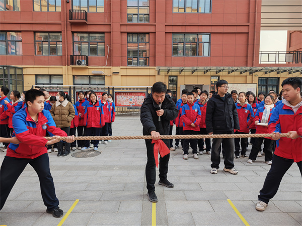 凝心聚力 绳采飞扬&mdash;&mdash;咸阳市高新一中初中部开展九年级拔河比赛