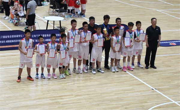 以少年之名，筑篮球荣光｜咸阳市高新一中男篮赛场凯旋！