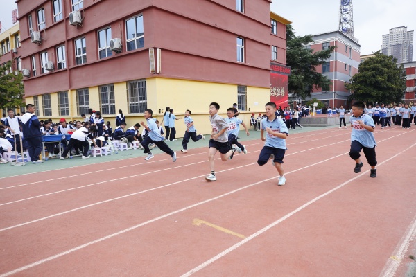 鸣枪启新程 赛场竞青春｜咸阳市高新一中第四十三届田径运动会火热开赛！